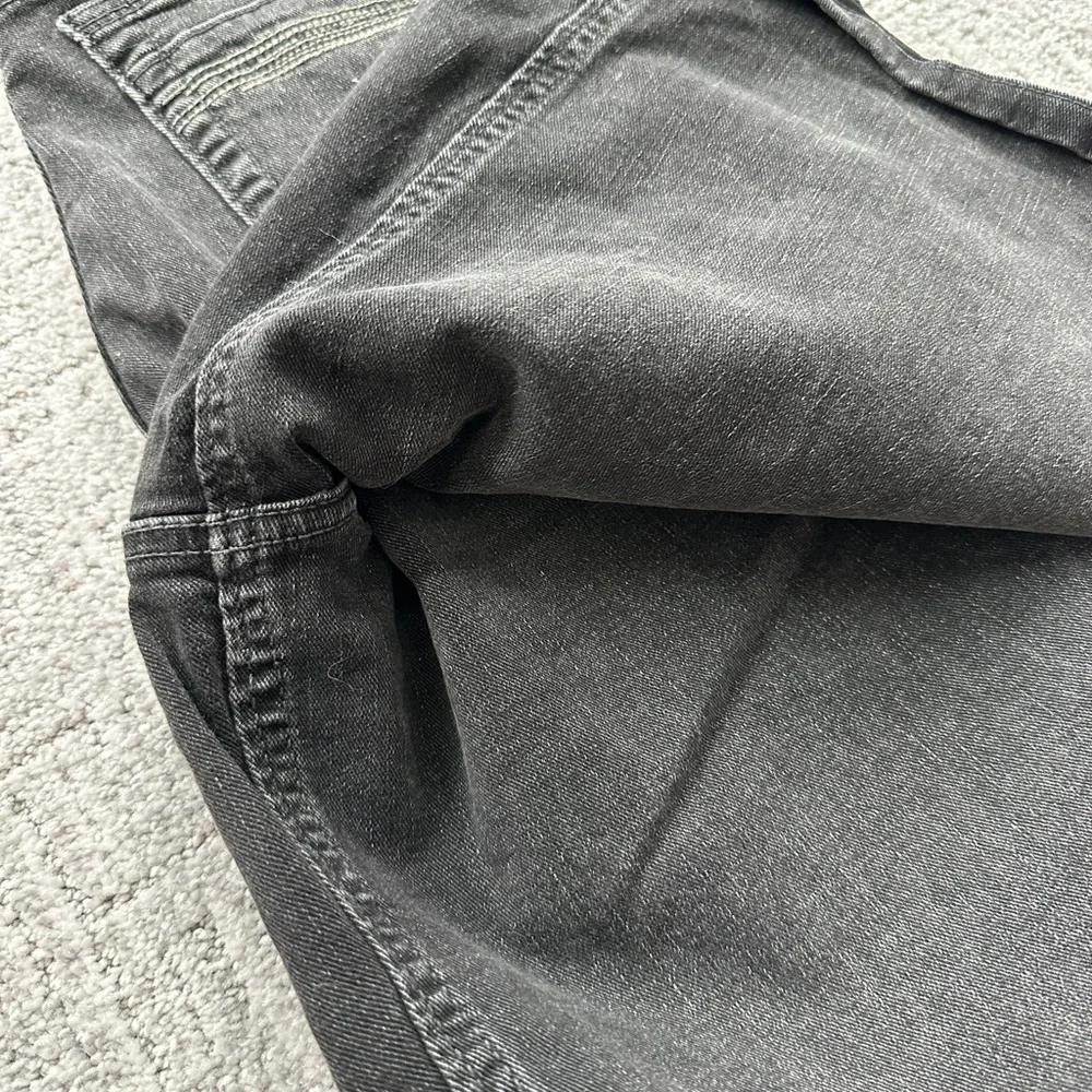 Rock & Republic Men's Black Relaxed Denim Shorts - Picture 9 of 12